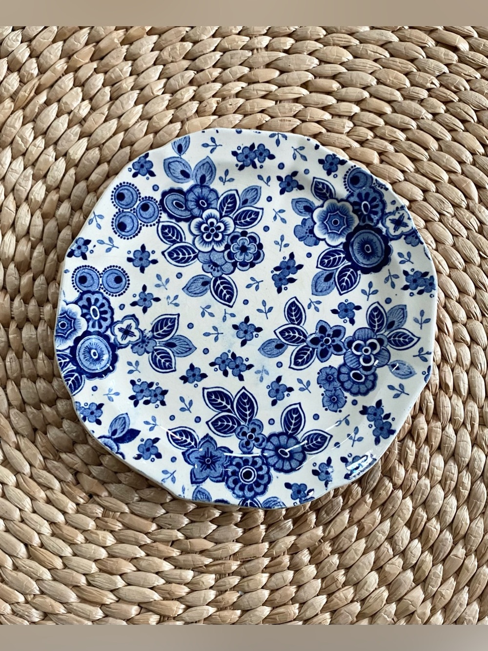 VTG Societe Ceramique Maestricht Holland Beatrix Blue White Scalloped Plate 5.5”